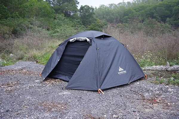 Tienda de acampar para una nota sobre ecodiseño versión movil